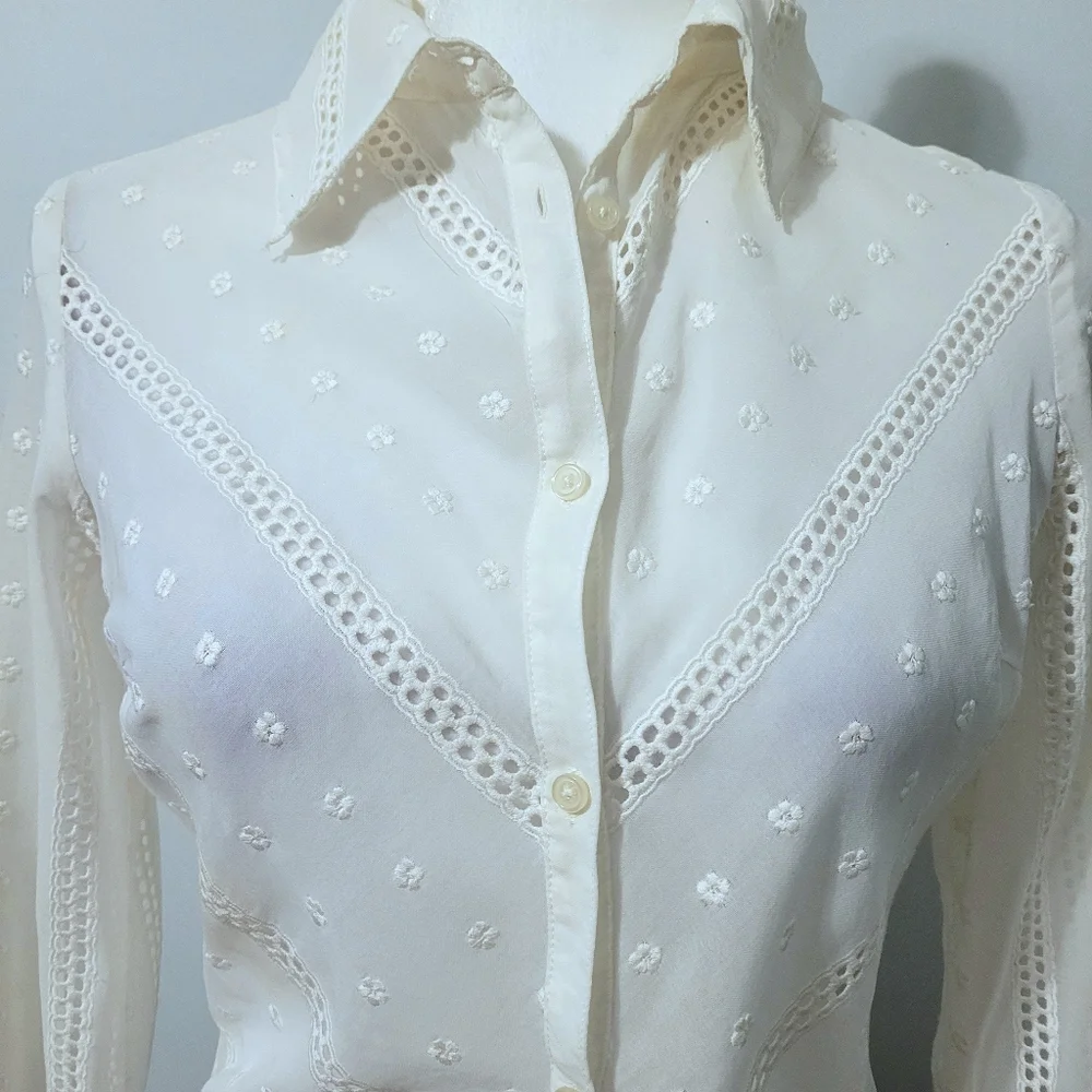Guess Collection 100% Cotton Blouse With Dainty Details and Embroidery - Picture 2 of 6